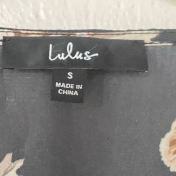 Lulu’s Floral Romper size S - Picture 4 of 14